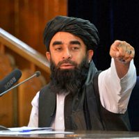 Talibanes buscan establecer un nuevo gobierno interino antes de la retirada de EE. UU.