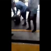 Pasajeros tunden a golpes a sujeto que robó un celular en la Línea 1 del Metrobús