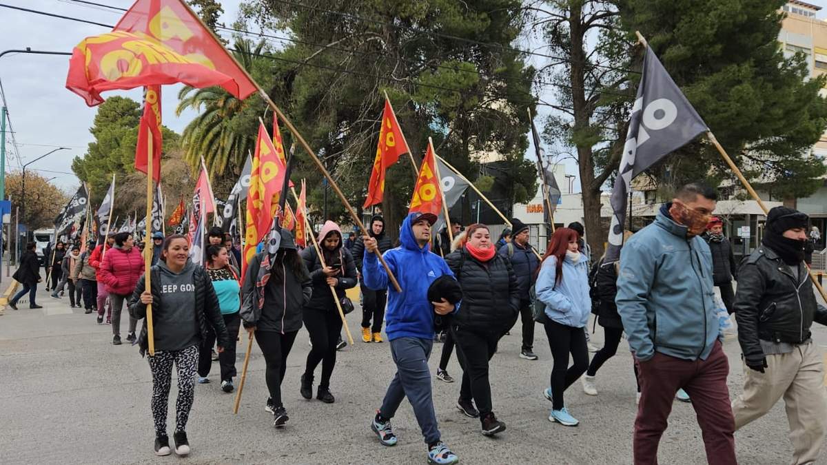 Marcha de organizaciones sociales. Fuente: (Javier Manzano - Minuto Neuquén)