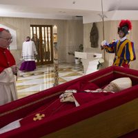 Los cardenales fijan el funeral de Francisco para el sábado, con capilla ardiente desde el miércoles