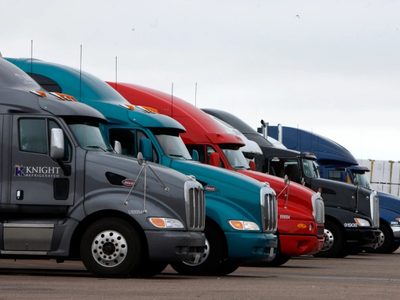California retrasa revocación a 17 mil licencias de conducir comerciales tras demanda de inmigrantes