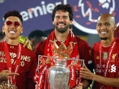 La insólita situación que sufrió una estrella del Liverpool mientras festejaba el título
