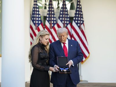EU revoca seis visas por celebrar o burlarse del asesinato de Charlie Kirk; una es de México