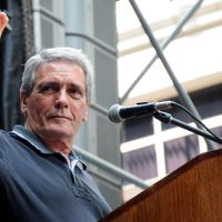 Carlos Acuña aplaude la aplicación de los bonos para los trabajadores y acusa al sector empresario