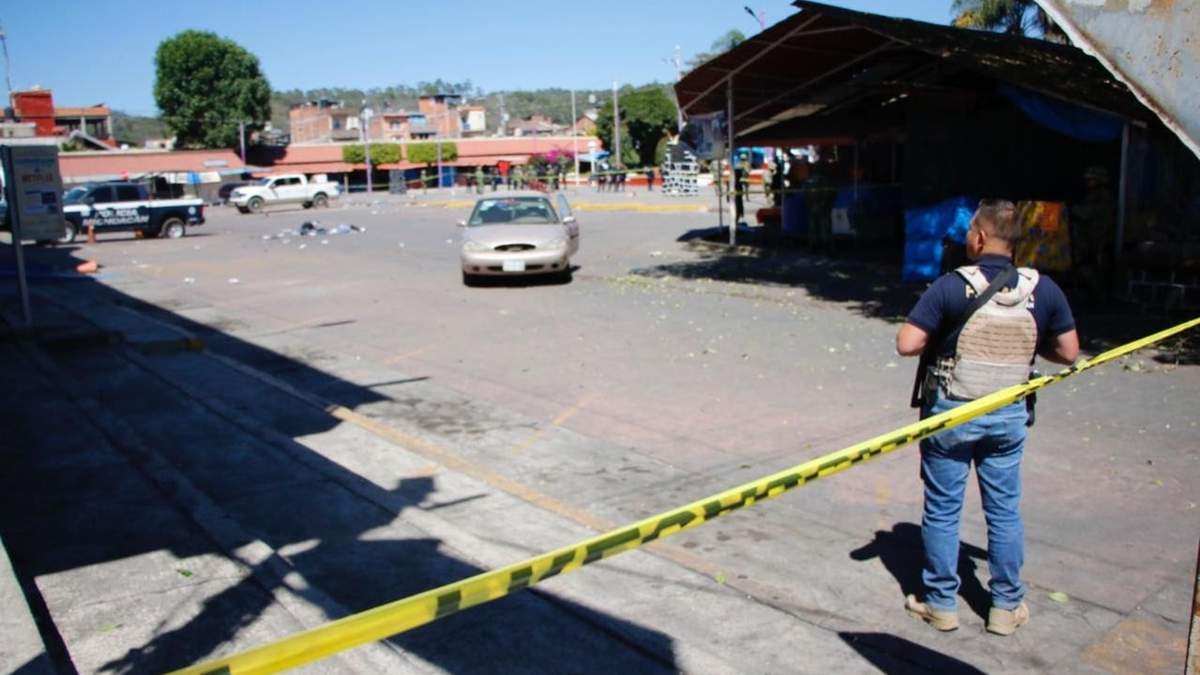 Personal de la Fiscalía de Michoacán en San Juan Nuevo Parangaricutiro