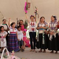 Sheinbaum recibe el "Bastón de mando de unidad para los pueblos originarios"