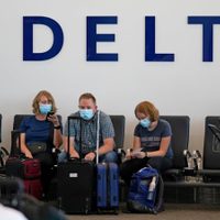 Delta Air Lines le cobrará 200 dólares al mes a los empleados que no estén vacunados