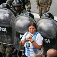 Argentina: protesta de jubilados termina con represión policial y enfrentamientos violentos (Videos)