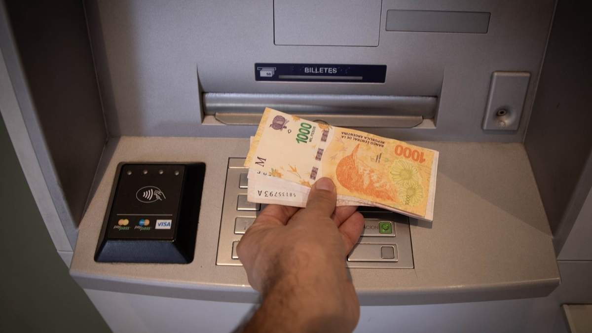 Actualmente el salario mínimo no cubre ni la mitad de una canasta básica. Fuente: (Twitter)