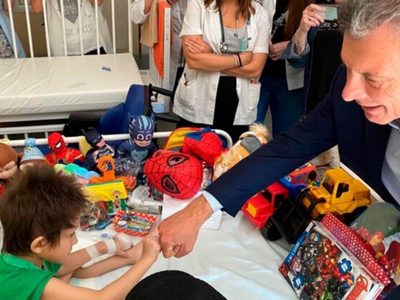 La vuelta de Macri: visitó un niño con cáncer y se prepara para una reunión del PRO