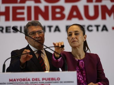 Eligen por consenso a Ricardo Monreal como coordinador de diputados de Morena