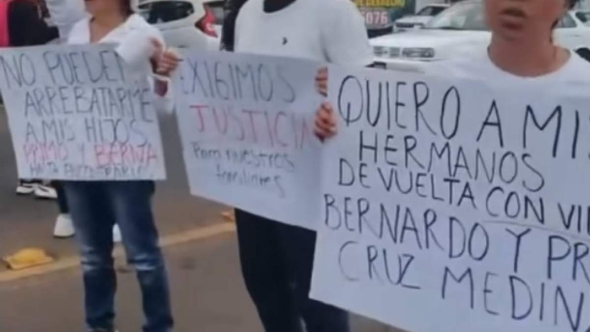 Protesta de familiares y amigos de aguacateros desaparecidos