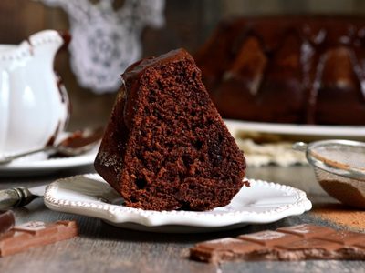 Torta matera con 2 huevos y agua hirviendo: la receta de la abuela perfecta para disfrutar a la hora de la merienda