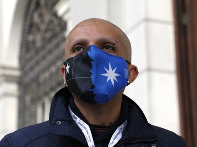 Renunció uno de los vicepresidentes de la Constituyente de Chile: mintió sobre un falso cáncer