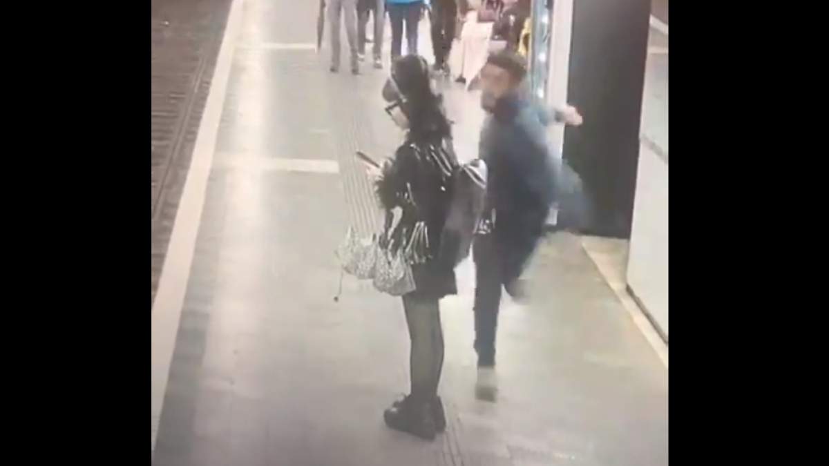 El momento del ataque contra una de las mujeres