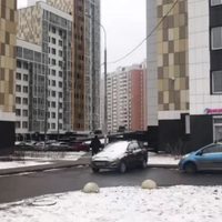 Mujer arroja al bebé de su amiga desde un treceavo piso en Rusia