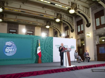 López Obrador: "yo no practico la politiquería de la línea"
