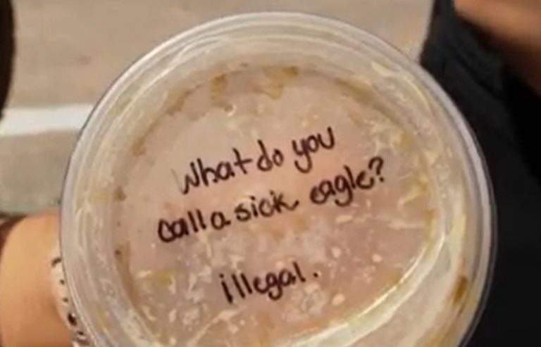 Clienta de Starbucks denuncia que recibió mensaje xenófobo escrito en tapa de su bebida
