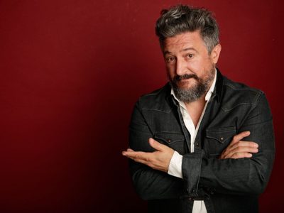 “Siete planetas distintos”: Pablo Fábregas, director de “Casual”, comparte los secretos detrás de esta historia