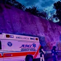 Sicarios interceptan ambulancia y rematan a tres heridos y al acompañante rumbo a Acapulco