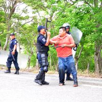 Maestros de la CNTE retienen a ocho reporteros, acusa gobierno de Tabasco