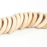 Si tenés argollas de madera sin usar, no las tires: creá estos divinos candelabros para vender para el Día de la madre