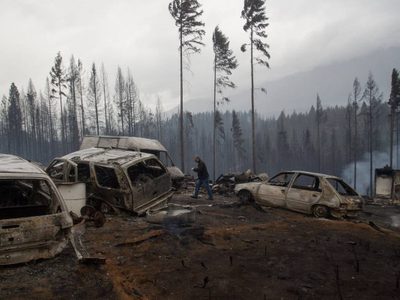 Solidaridad en Las Golondrinas: reconstruyen el taller mecánico arrasado por el fuego