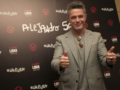Aliadas: Alejandro Sanz tiene dos amores que jugaron de cómplices en este acto