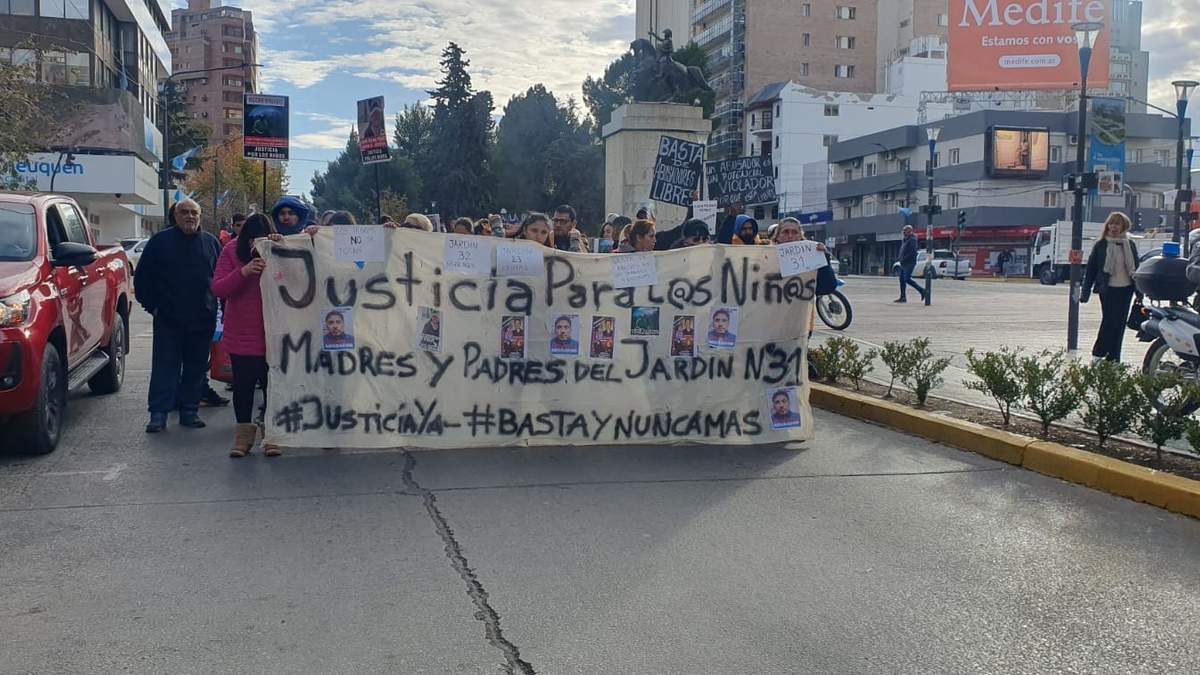 Madres y padres de los jardines 23, 31 y 32. Fuente: (Javier Manzano)
