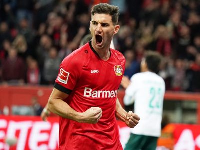 Gran gol de Lucas Alario en la tremenda victoria del Bayer Leverkusen