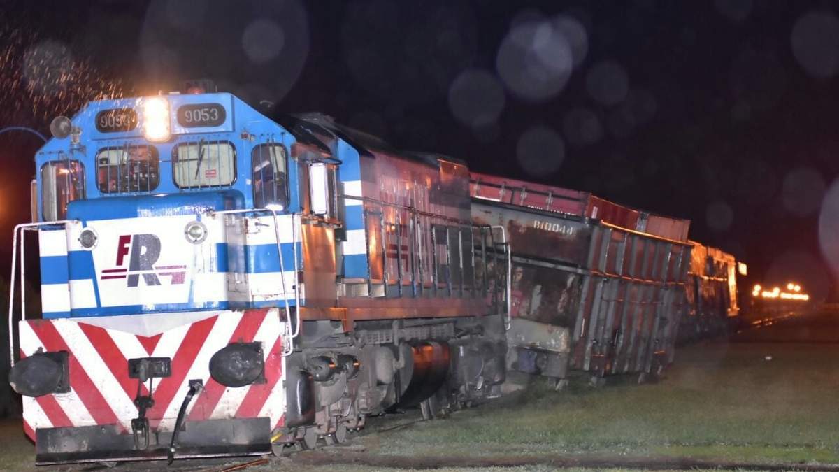 Unidad de Ferrosur Roca descarriló en Ingeniero Huergo. Fuente: (Twitter)