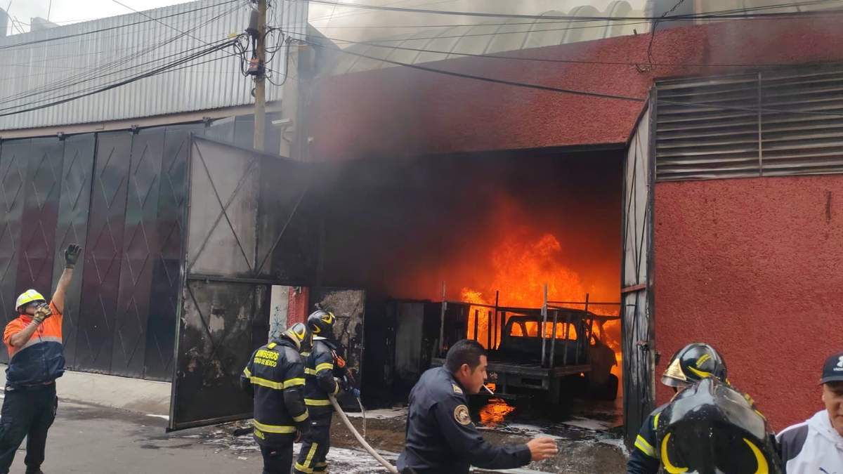 Incendio en fábrica de muebles