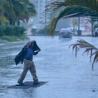 Huracán Flossie amenaza con ser categoría 2; lluvias torrenciales el martes en estas entidades