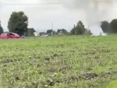 Explotan granadas a policías justo cuando acudieron a levantar cuerpos (Video)