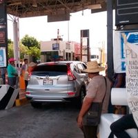 Caravana por la liberación de presos políticos toma caseta para obtener recursos