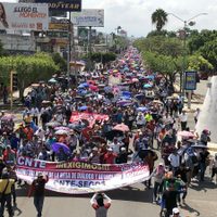 En Chiapas, la CNTE replica paro indefinido e instala plantón en plaza central de la capital
