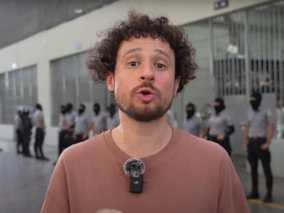 Luisito Comunica publica video de megacárcel de El Salvador y lo acusan de propagandista de Bukele