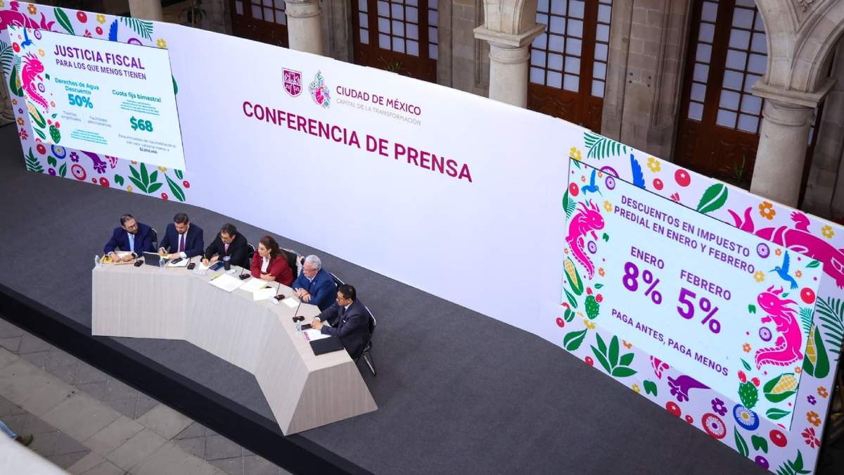 Conferencia de Clara Brugada