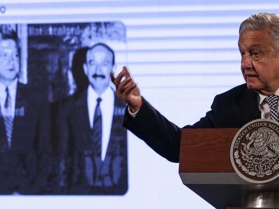José Antonio Crespo reconoce que es falsa la foto de AMLO y Salinas; "fue un error utilizarla"