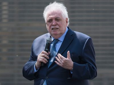 "La vacuna rusa podría no venir de Rusia", según Ginés González García