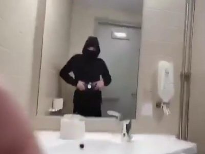 Joven encapuchado apuñaló a tres estudiantes y grabó en video su agresión