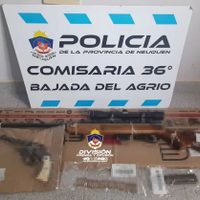 Secuestran armas de fuego de un auto durante un operativo en Bajada del Agrio