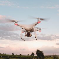 Preocupa el aumento descontrolado de drones en Neuquén y denuncian violación de la intimidad
