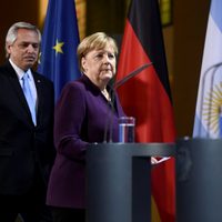 Alberto Fernández habló con Angela Merkel y le pidió ayuda con la deuda externa