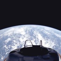 ¿Quién es el primer multimillonario que realiza una caminata espacial?