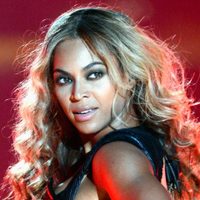 ¡Se olvidó los pantalones!: ¡Beyoncé se subió a la bicicleta para vender ropa!