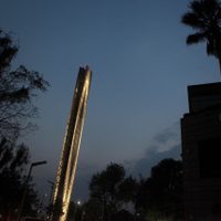 Ordenan a constructores de la Estela de Luz devolver 447 millones de pesos por compra de acero a sobreprecio