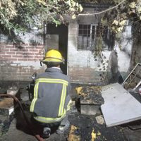 Se incendió una casa utilizada como refugio por limpiavidrios de Centenario