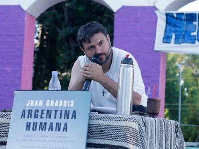 Juan Grabois pidió a sus militantes de Neuquén "moverse" para enfrentar a Milei y pidió internas partidarias para definir a los candidatos