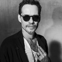 ¡Un grande! Frente al coronavirus, Marc Anthony pateó el tablero y se jugó